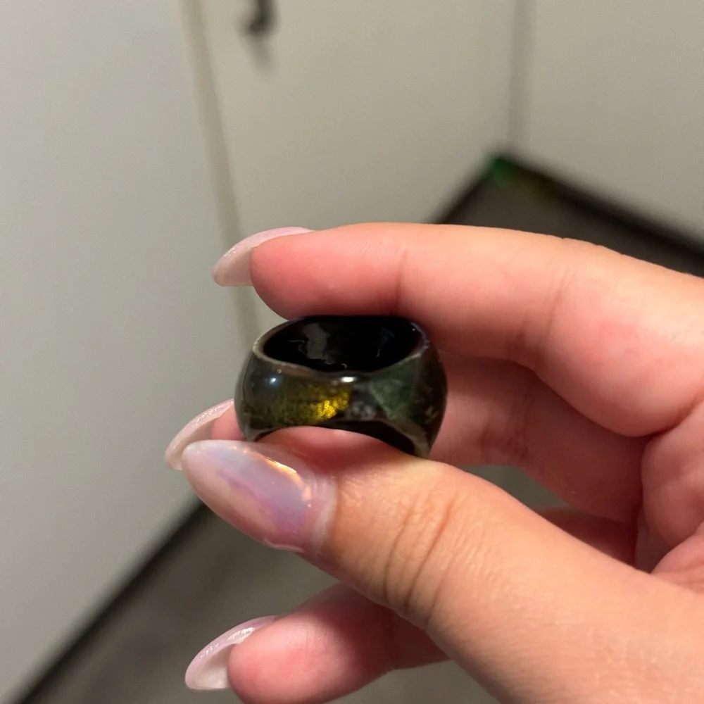Beautiful green and gold ring - Picture 3 of 4